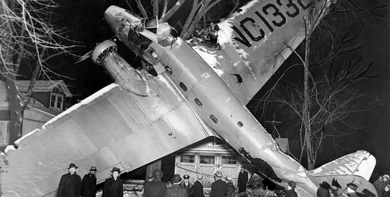 Boeing 247 je razneslo med poletom, storilca niso nikoli našli Boeing 247 je razneslo med poletom, storilca niso nikoli našli